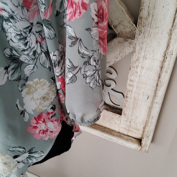 AGB Women's 3/4 Sleeve Cape Layered Asymmetric Floral Top - Picture 5 of 8